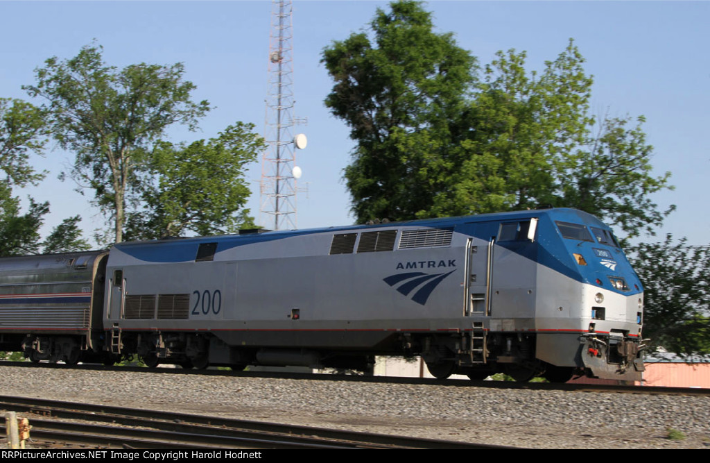 AMTK 200 leads train 80 towards the station